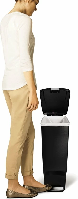 Simplehuman Slimline Prullenbak - 40 L - Plastic - Zwart 6 Simplehuman Slimline Prullenbak - 40 L - Plastic - Zwart - Afbeelding 4