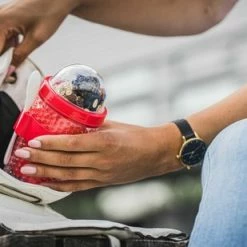 Sareva Muesli Beker Yoghurt 2 Go Rood Met Lepel 12 Sareva Muesli Beker Yoghurt 2 Go Rood Met Lepel -Lesser & Pavey-winkel 550x309 90