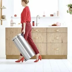 Brabantia NewIcon Prullenbak - 30 L - Matt Steel -Lesser & Pavey-winkel 550x366 108