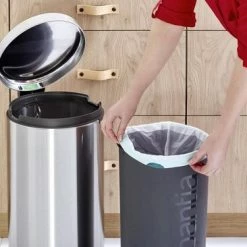 Brabantia NewIcon Prullenbak - 30 L - Matt Steel -Lesser & Pavey-winkel 550x366 109