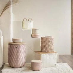 Handed By Wonder High S - Opbergmand Rond Met Deksel- Koper Roze 8 Handed By Wonder High S - Opbergmand Rond Met Deksel- Koper Roze -Lesser & Pavey-winkel 550x366 121