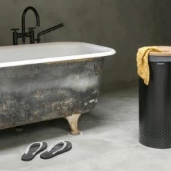 Brabantia Wasmand - 35 L - Matt Black Met Kurken Deksel 26 Brabantia Wasmand - 35 L - Matt Black Met Kurken Deksel -Lesser & Pavey-winkel 550x366 48