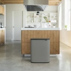 Brabantia Bo Touch Bin Prullenbak - 2 X 30 L - Mineral Concrete Grey -Lesser & Pavey-winkel 550x366 57