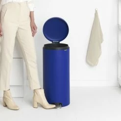 Brabantia NewIcon Prullenbak - 30 L - Mineral Powerful Blue 21 Brabantia NewIcon Prullenbak - 30 L - Mineral Powerful Blue -Lesser & Pavey-winkel 550x412 45