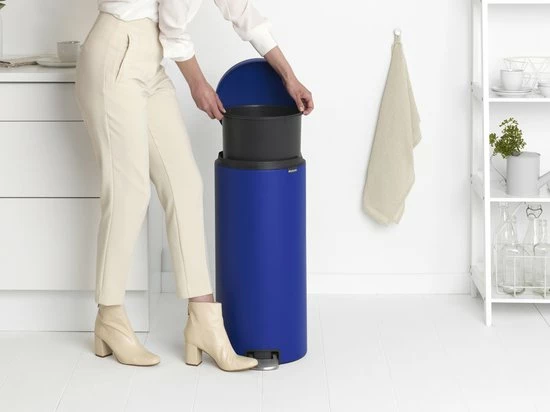 Brabantia NewIcon Prullenbak - 30 L - Mineral Powerful Blue 9 Brabantia NewIcon Prullenbak - 30 L - Mineral Powerful Blue - Afbeelding 7