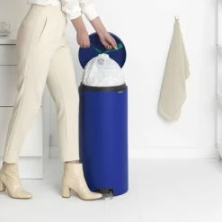 Brabantia NewIcon Prullenbak - 30 L - Mineral Powerful Blue 26 Brabantia NewIcon Prullenbak - 30 L - Mineral Powerful Blue -Lesser & Pavey-winkel 550x412 49