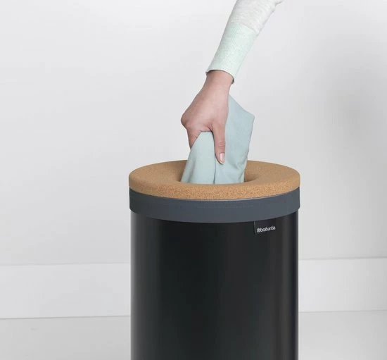 Brabantia Wasmand - 35 L - Matt Black Met Kurken Deksel 11 Brabantia Wasmand - 35 L - Matt Black Met Kurken Deksel - Afbeelding 9