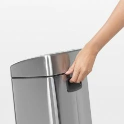 Brabantia Touch Bin Prullenbak - 10 L - Matt Steel Fingerprint Proof -Lesser & Pavey-winkel 550x550 131