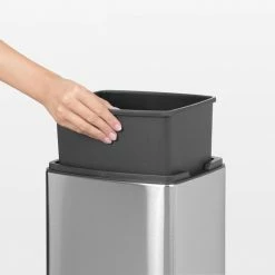 Brabantia Touch Bin Prullenbak - 10 L - Matt Steel Fingerprint Proof -Lesser & Pavey-winkel 550x550 133
