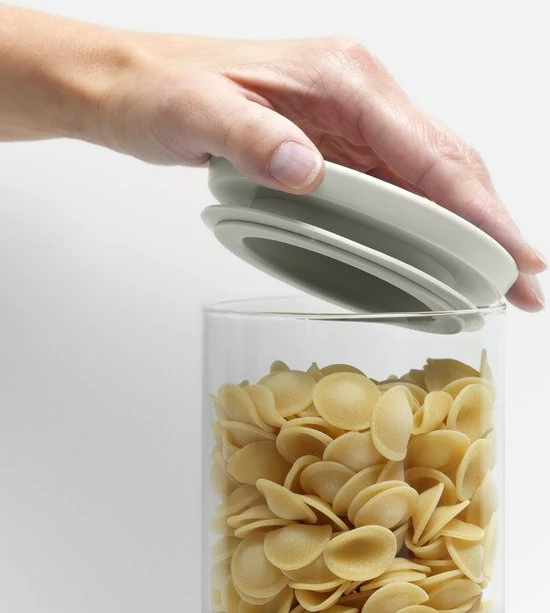 Brabantia Voorraadpotten - Stapelbaar - 0,3 0,6 & 1,1 L - Glas 5 Brabantia Voorraadpotten - Stapelbaar - 0,3 0,6 & 1,1 L - Glas - Afbeelding 3