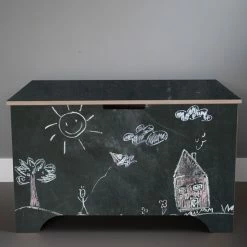 KISTOMIZE Opbergkist / Speelgoedkist XL (125L) - Stevig - Kwalitatief - Massief Hout - Schilder In Blauw / Roze / Zwart / Groen / Krijtbordverf - Speelgoed - Kinderen (Opbergbox - Opbergbank - Opbergdoos - Dekenkist - Houten Kist) 12 KISTOMIZE Opbergkist / Speelgoedkist XL (125L) - Stevig - Kwalitatief - Massief Hout - Schilder In Blauw / Roze / Zwart / Groen / Krijtbordverf - Speelgoed - Kinderen (Opbergbox - Opbergbank - Opbergdoos - Dekenkist - Houten Kist) -Lesser & Pavey-winkel 550x645 3