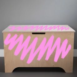 KISTOMIZE Opbergkist / Speelgoedkist XL (125L) - Stevig - Kwalitatief - Massief Hout - Schilder In Blauw / Roze / Zwart / Groen / Krijtbordverf - Speelgoed - Kinderen (Opbergbox - Opbergbank - Opbergdoos - Dekenkist - Houten Kist) 16 KISTOMIZE Opbergkist / Speelgoedkist XL (125L) - Stevig - Kwalitatief - Massief Hout - Schilder In Blauw / Roze / Zwart / Groen / Krijtbordverf - Speelgoed - Kinderen (Opbergbox - Opbergbank - Opbergdoos - Dekenkist - Houten Kist) -Lesser & Pavey-winkel 550x645 6