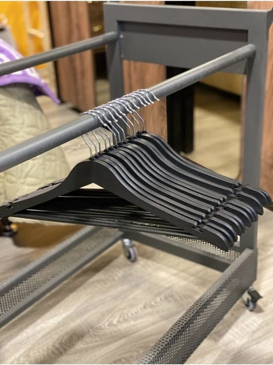 Zwarte Klerenhanger - Hout Look Kledinghangers - Kleerhanger Met Inkeping En Broeklat - Metalen Haak - Klerenrek - MYHOME24 6 Zwarte Klerenhanger - Hout Look Kledinghangers - Kleerhanger Met Inkeping En Broeklat - Metalen Haak - Klerenrek - MYHOME24 - Afbeelding 4