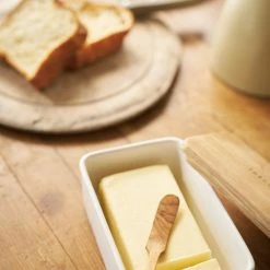 Yamazaki Botervloot Tosca Wit -Lesser & Pavey-winkel 550x823 6