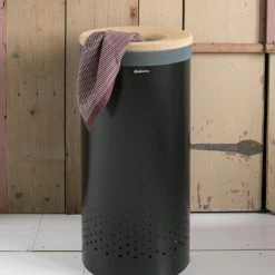 Brabantia Wasmand - 35 L - Matt Black Met Kurken Deksel 28 Brabantia Wasmand - 35 L - Matt Black Met Kurken Deksel -Lesser & Pavey-winkel 550x825 14
