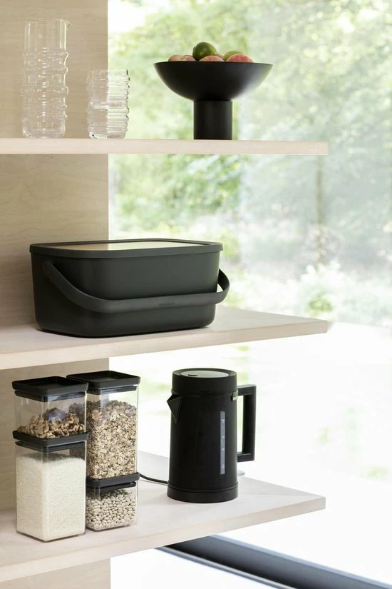 Brabantia Nic Broodtrommel - Met Bamboe Deksel - Dark Grey 9 Brabantia Nic Broodtrommel - Met Bamboe Deksel - Dark Grey - Afbeelding 7